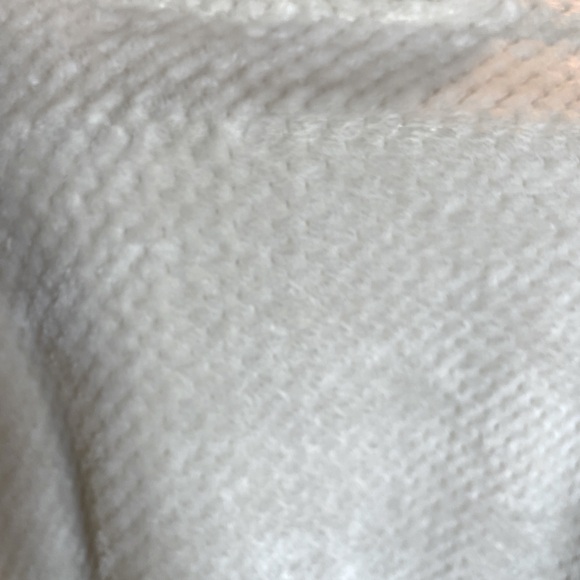 Zippered fuzzy white jacket by Columbia - Picture 4 of 5